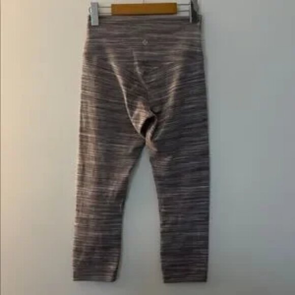 Pre-Loved Lululemon Align Crop *21" in Black Cherry - Women's Size 6 - Picture 4 of 6